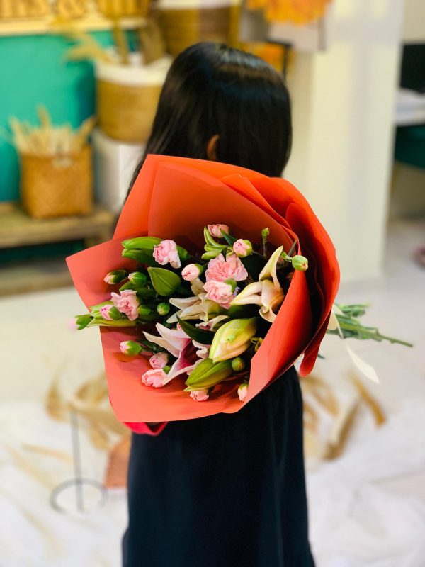 European Lily Bouquet - Image 2