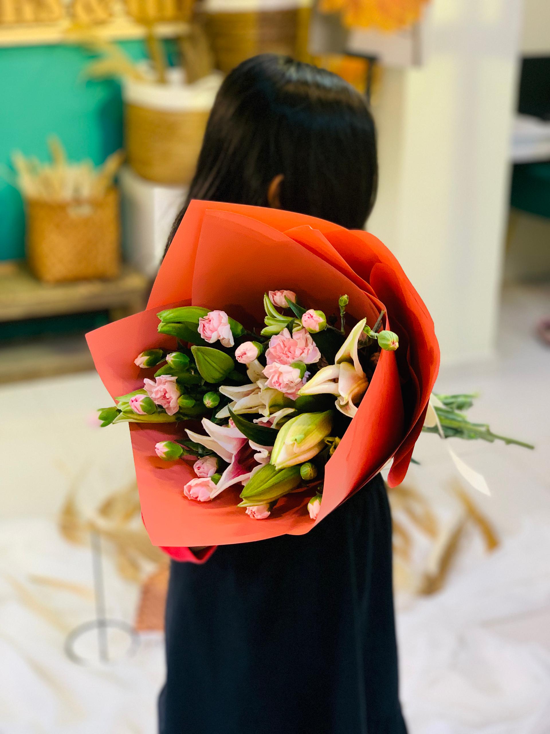 European Lily Bouquet - Image 2